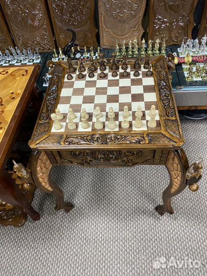 Шахматный стол ручной резьбы