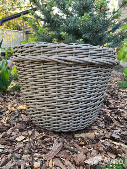 Кашпо из ротанга для цветов