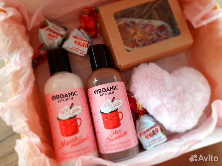 Подарочный бокс для девушки на 8 марта