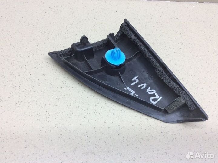 Крышка зеркала внутренняя правая Toyota Rav 4 A30