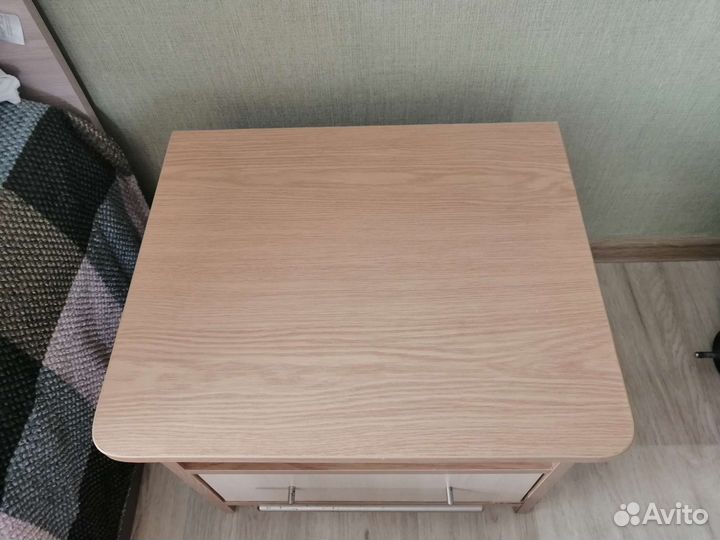 Тумба прикроватная