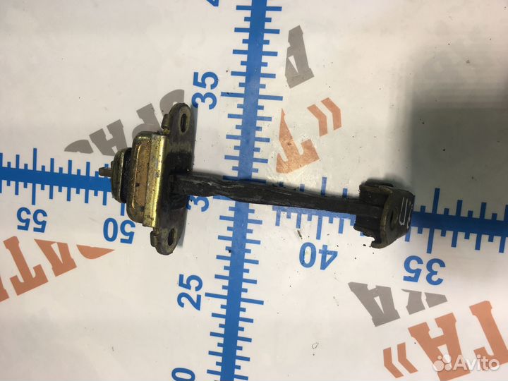 Ниссан Ограничитель открытия задней двери Прав