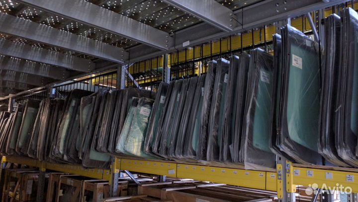 Стекло заднее нижнее левое на каток Hamm 3412