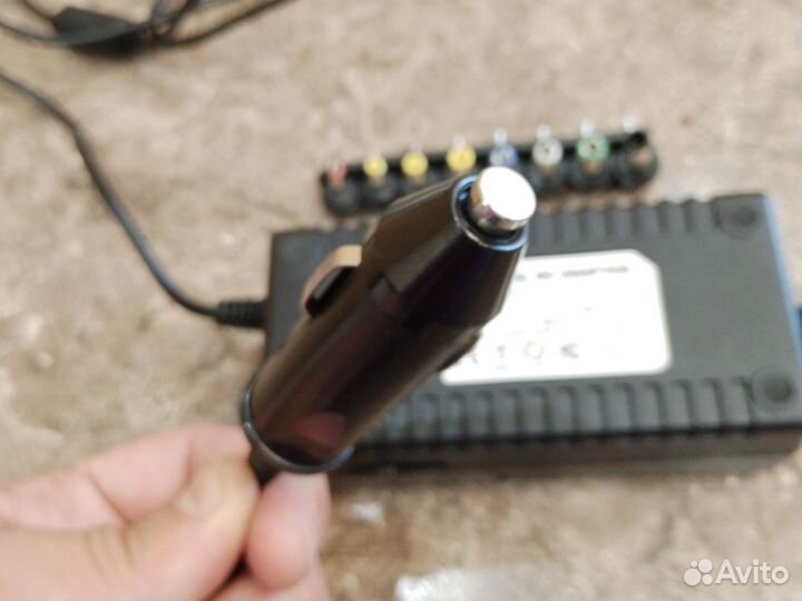 Универсальное автомобильное за для ноутбука