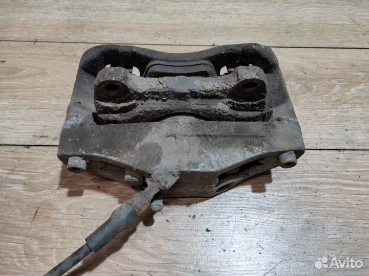 Суппорт передний правый Volvo Xc90 D5244T4 2006