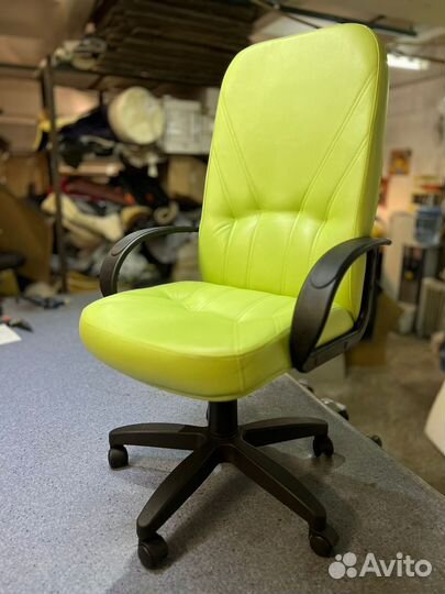 Офисное кресло