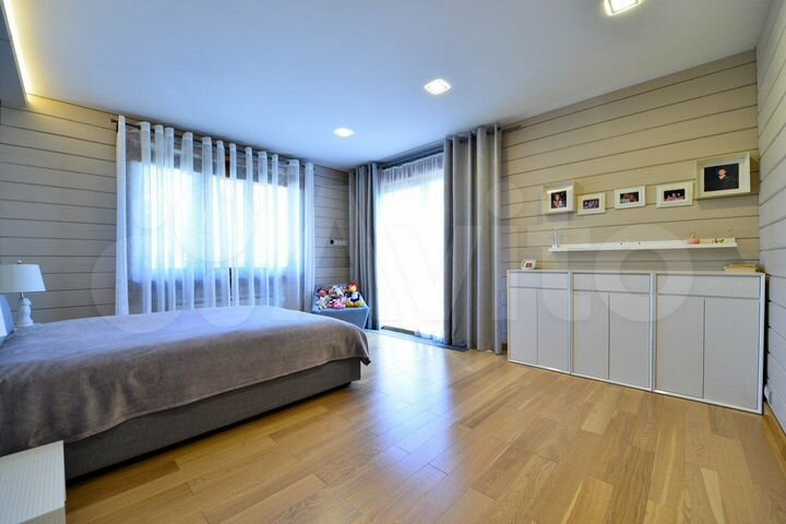 Коттедж 428 м² на участке 1,55 га