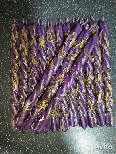Фиолетовая скрутка, свеча, восковые свечи