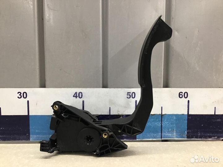 Педаль газа Renault Logan II 2014