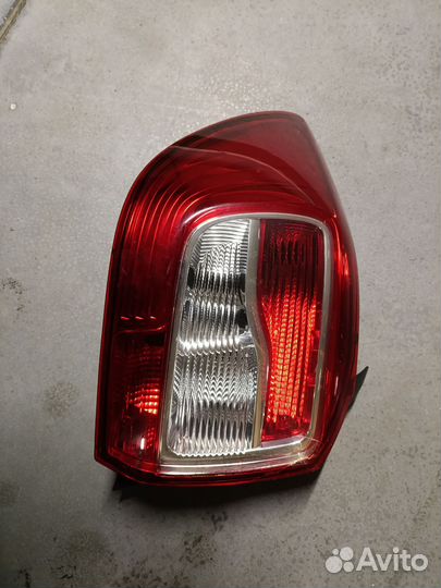 Продам задний левый фонарь Рено Логан 2