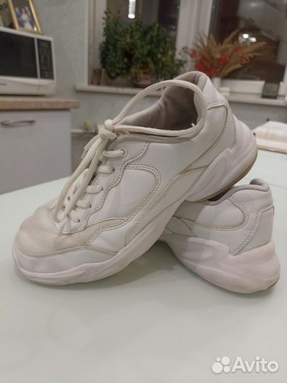 Кроссовки женские