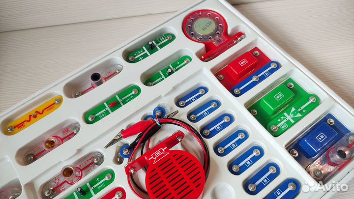 Детский электронный конструктор Знаток 320 схем