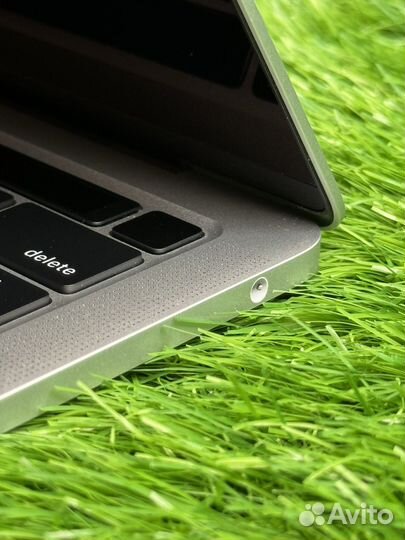 MacBook Pro 13 2020 M1 / 8 / 512 / Silver