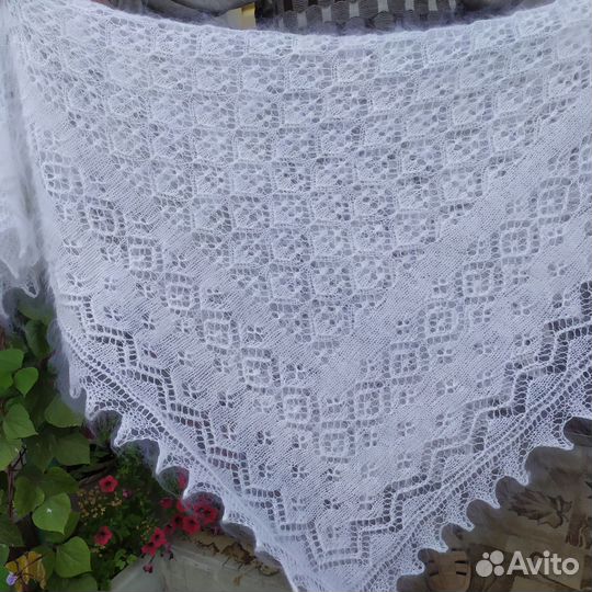 Пуховый ажурный платок