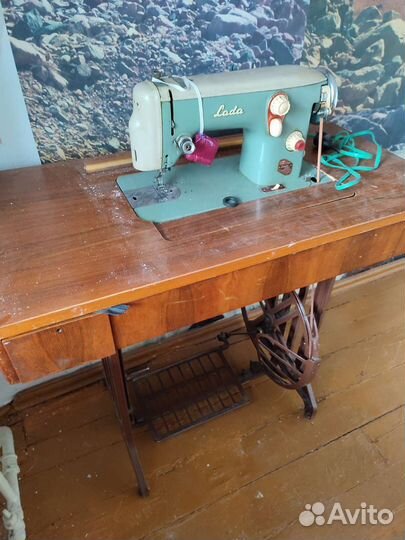 Швейная машина LADA 236-1