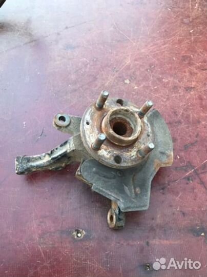 Кулак передний правый Chevrolet Aveo T250 1.2L