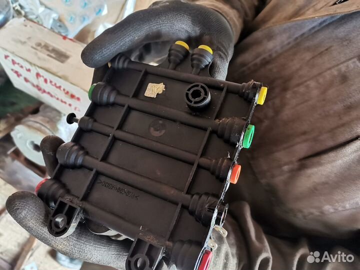 Кран распределительный Freightliner A1214736002