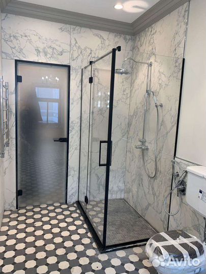 Стеклянные душевые перегородки