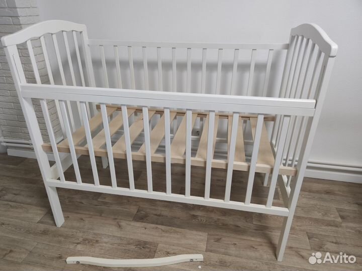 Кровать детская Ascona с маятником и колесиками