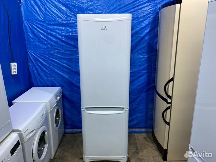 Холодильник Индезит в хорошем состоянии с доставко