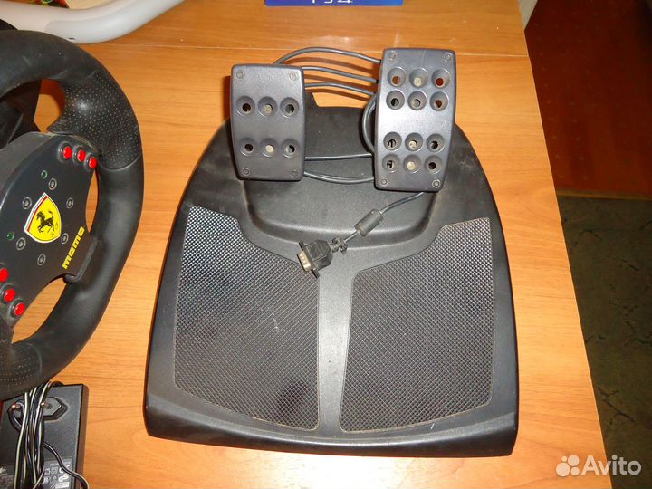 Игровой руль Logitech Momo Racing