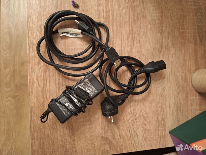 Монитор HP 22f