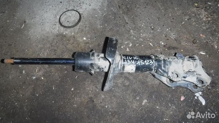 Амортизатор передний левый Honda Civic 4D viii 20