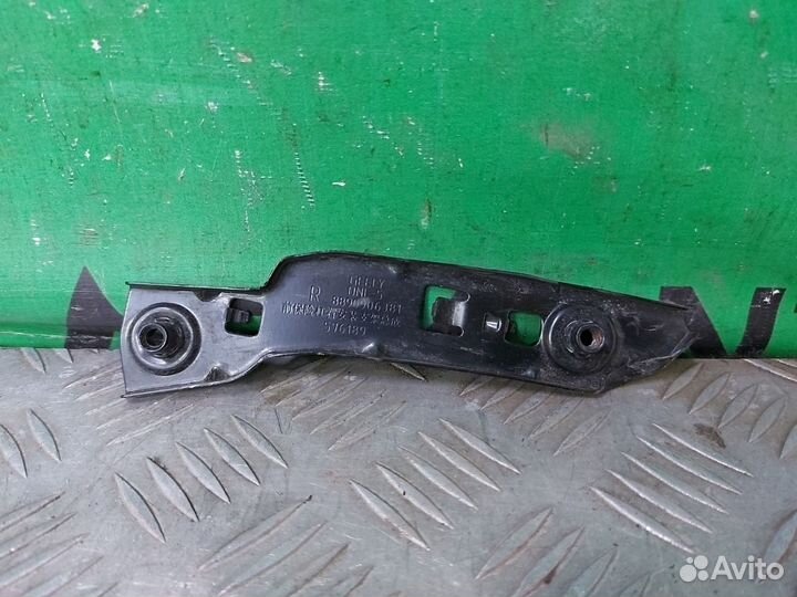 Кронштейн бампера передний правый Geely Tugella