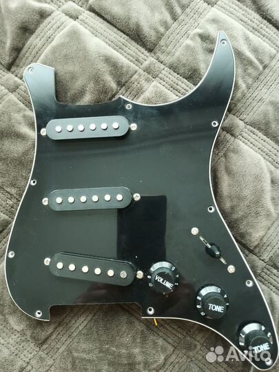 Пикгард на Strstocaster в сборе