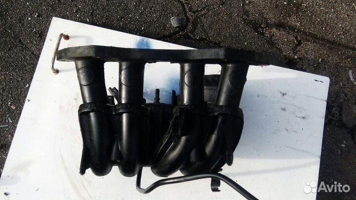 Пежо 206 1.4л Коллектор впускной