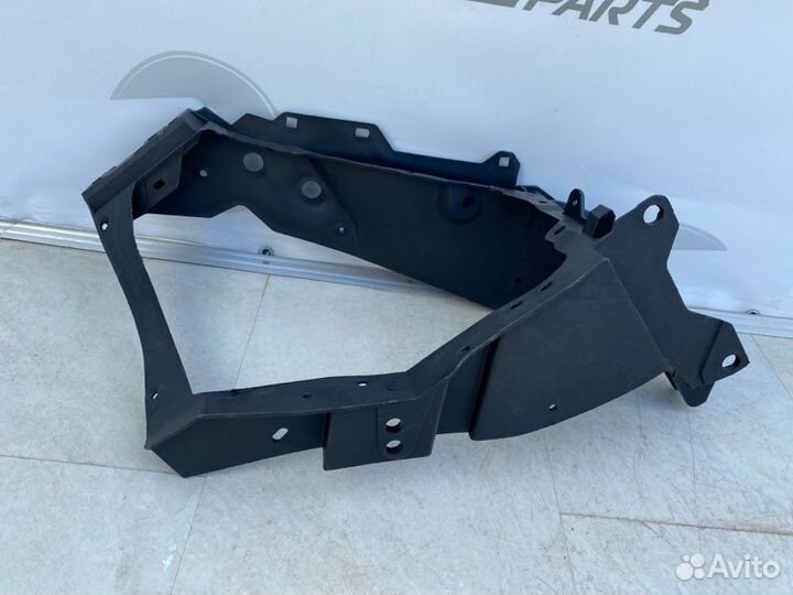 Рамка фары левая Mercedes S W222 A2226200191