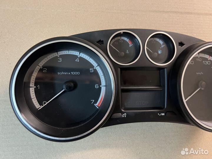 Щиток приборов Peugeot 308
