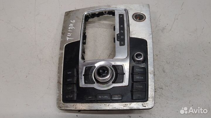 Панель управления магнитолой Audi Q7, 2010