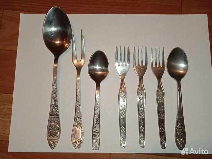 Ложки и вилки с разных наборов