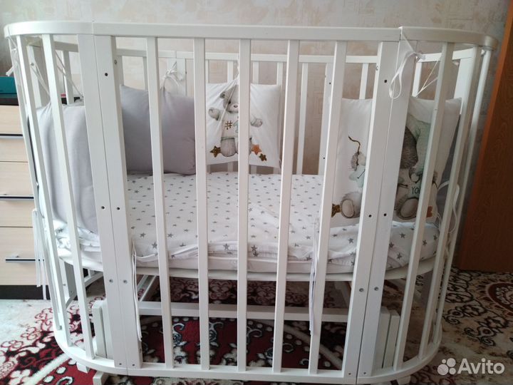 Детская кровать с маятником