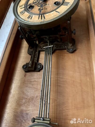 Старинные настенные часы с боем