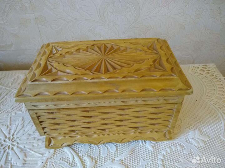 Шкатулки из дерева резные ручной работы