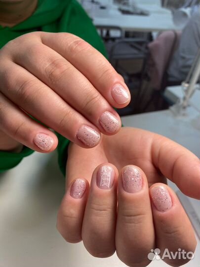 Маникюр с покрытием гель-лаком