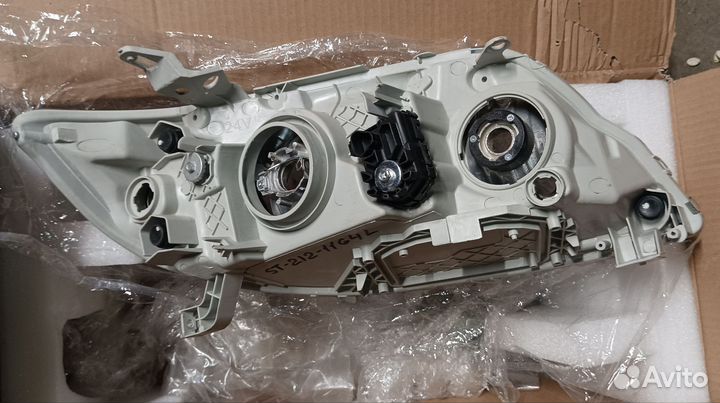 Левая фара Toyota Fielder 2004-2006