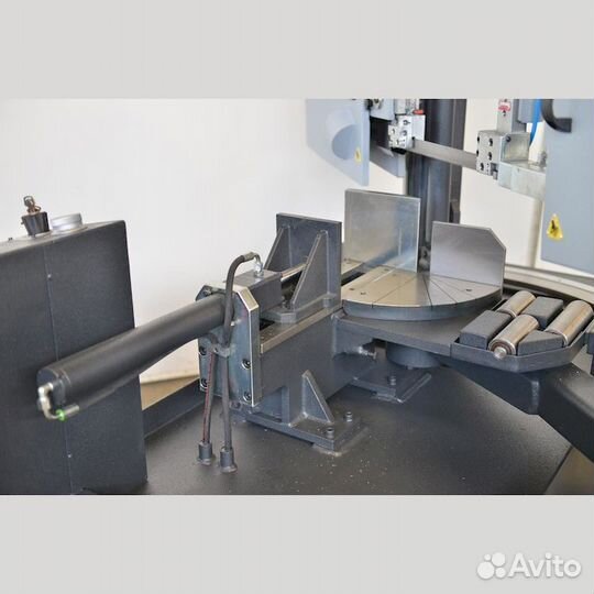 Двухколонный отрезной ленточнопильный