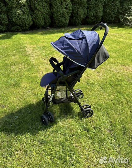 Прогулочная коляска combi