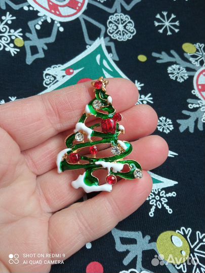 Брошь Значок Новый