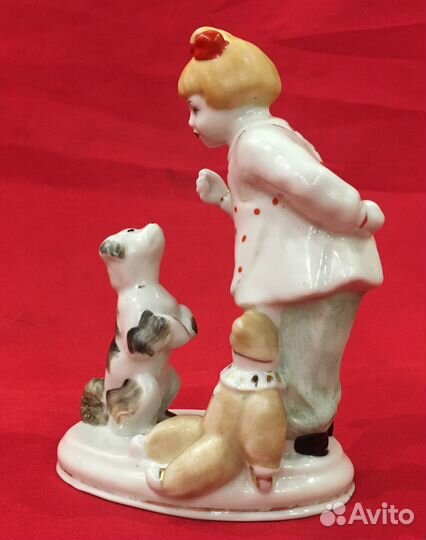 Статуэтка фарфоровая. А ну ка отними. СССР