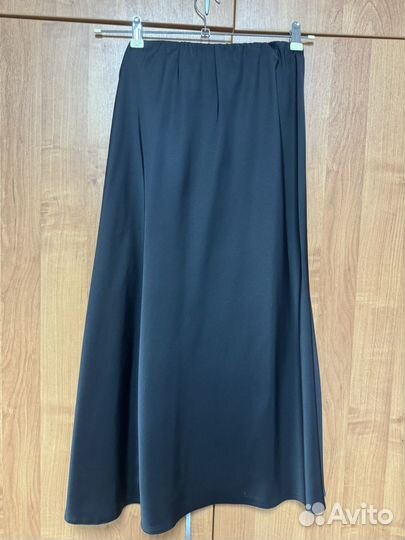 Атласная юбка миди