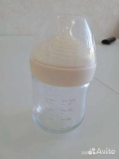 2 Бутылки, соски, градусник для воды