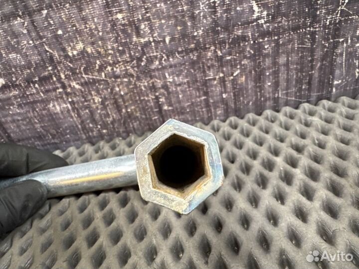 Ключ баллонный Audi A4 B6 AMB 2004