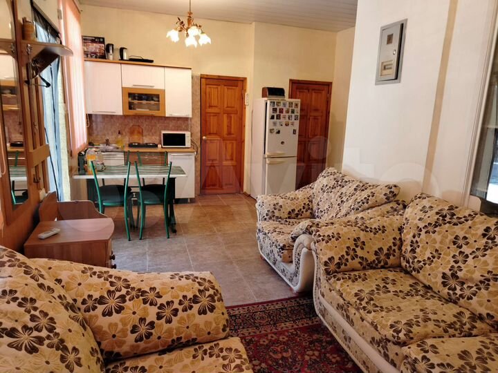 3-к. квартира, 70 м², 1/1 эт.