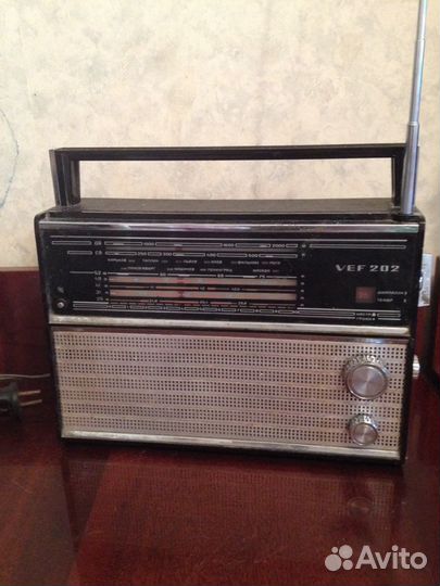 Радиоприёмник транзисторный ретро VEF 202