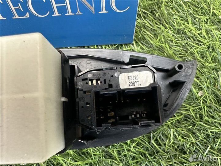 Пульт стеклоподъемника передний правый Suzuki