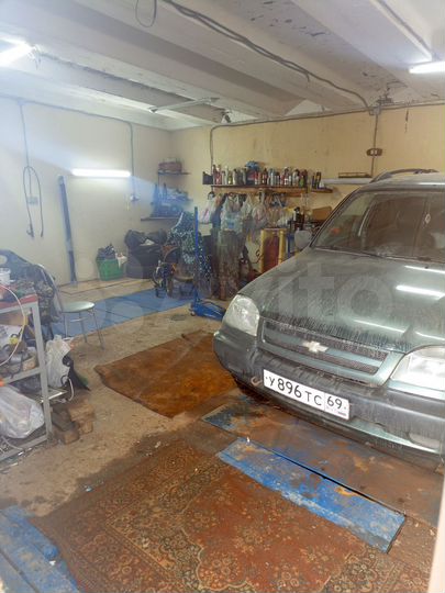 Гараж, > 30 м²